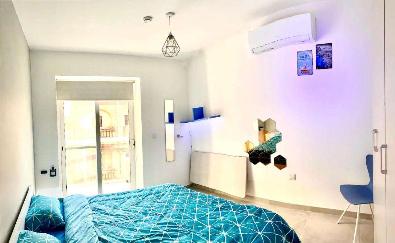 Central- Private En-Suite With Balcony In Shared Residence Pieta Ngoại thất bức ảnh