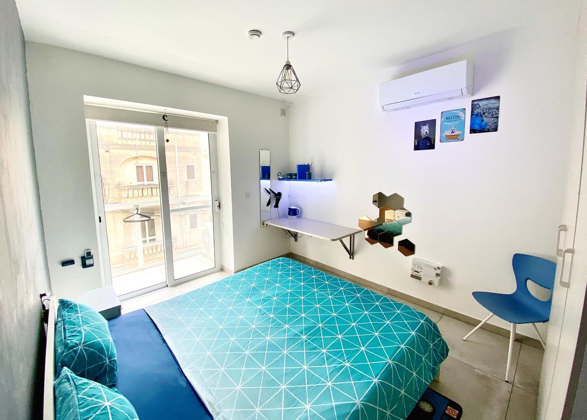 Central- Private En-Suite With Balcony In Shared Residence Pieta Ngoại thất bức ảnh